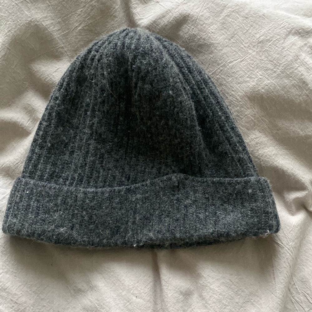 H&M gray beanie - good condition worn 5-6x times